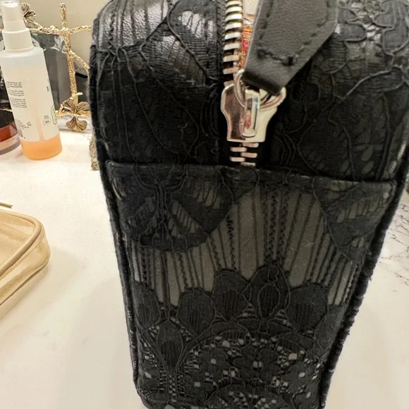 Trish McEvoy Black Lace makeup planner - Picture 6 of 11